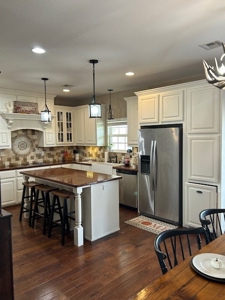 Gorgeous family home situated on 30 acres with two ponds - image 10