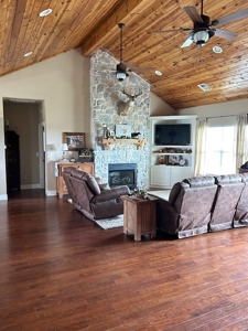 Gorgeous family home situated on 30 acres with two ponds - image 8