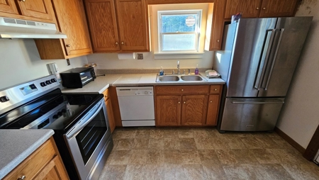 Lakefront Paradise: 4-Building Retreat Near Kerr Lake, VA - image 42