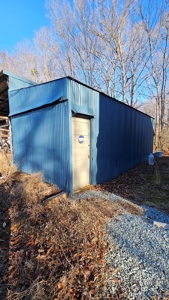 Lakefront Paradise: 4-Building Retreat Near Kerr Lake, VA - image 14