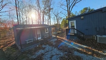 Lakefront Paradise: 4-Building Retreat Near Kerr Lake, VA - image 29
