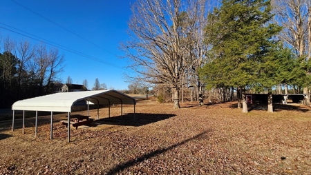 Lakefront Paradise: 4-Building Retreat Near Kerr Lake, VA - image 7