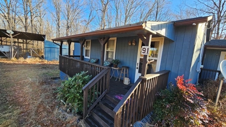 Lakefront Paradise: 4-Building Retreat Near Kerr Lake, VA - image 1