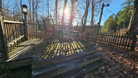 Lakefront Paradise: 4-Building Retreat Near Kerr Lake, VA - image 3
