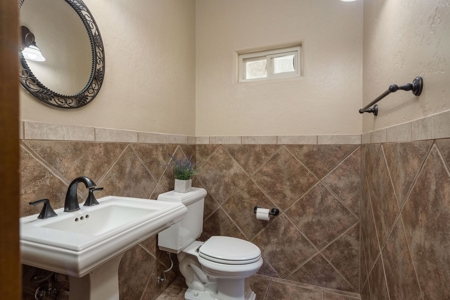 Custom-Built Home for Sale on One Acre in Las Cruces, NM - image 30