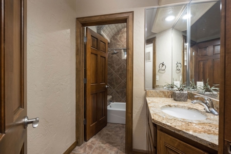 Custom-Built Home for Sale on One Acre in Las Cruces, NM - image 15