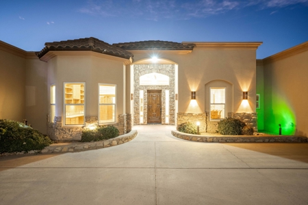 Custom-Built Home for Sale on One Acre in Las Cruces, NM - image 2