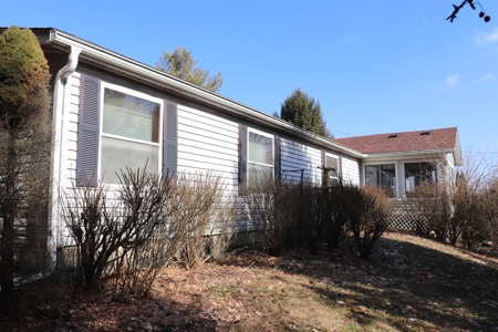 Ranch Home on Large Lot With Barn For Sale in Croton, Ohio! - image 6