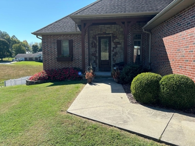 Spacious Home on 2.5 Acres with In-Ground Pool in Ava, MO - image 10