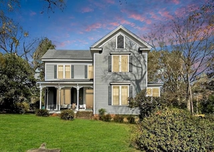 Historic 5 Bedroom Home in Summit, MS - image 2