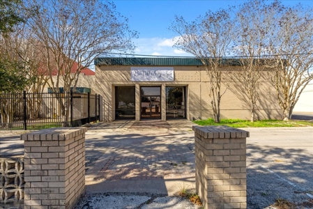 Prime Commercial Property in Downtown Beeville, Texas - image 1