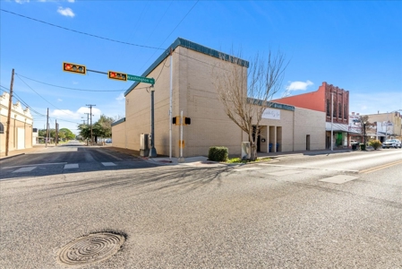 Prime Commercial Property in Downtown Beeville, Texas - image 4