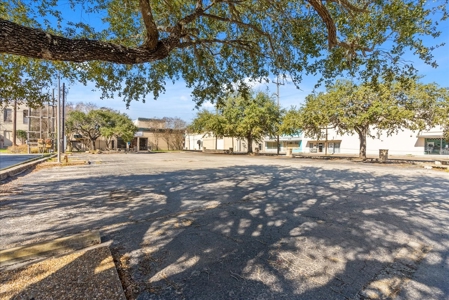 Prime Commercial Property in Downtown Beeville, Texas - image 41