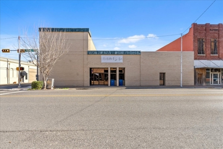 Prime Commercial Property in Downtown Beeville, Texas - image 3