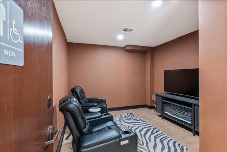 Prime Commercial Property in Downtown Beeville, Texas - image 17