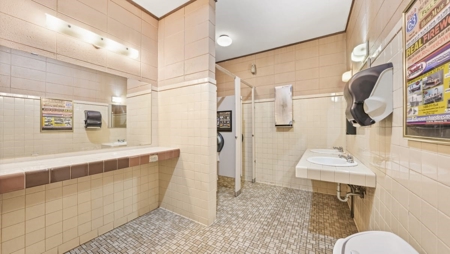 Turnkey Family-Owned Restaurant, Bar & Entertainment Center - image 32