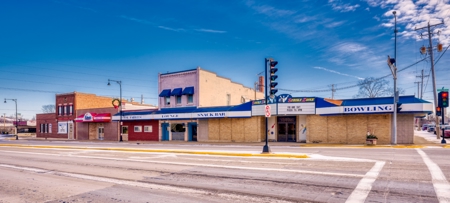 Turnkey Family-Owned Restaurant, Bar & Entertainment Center - image 2