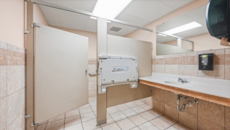 Turnkey Family-Owned Restaurant, Bar & Entertainment Center - image 46