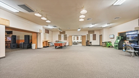 Turnkey Family-Owned Restaurant, Bar & Entertainment Center - image 28