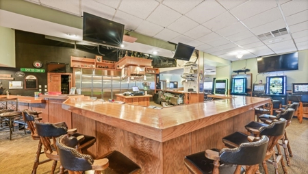 Turnkey Family-Owned Restaurant, Bar & Entertainment Center - image 21