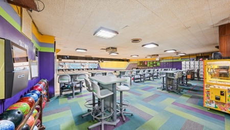 Turnkey Family-Owned Restaurant, Bar & Entertainment Center - image 11