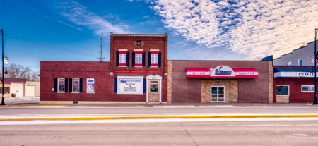 Turnkey Family-Owned Restaurant, Bar & Entertainment Center - image 3
