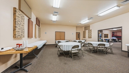 Turnkey Family-Owned Restaurant, Bar & Entertainment Center - image 31