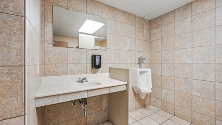 Turnkey Family-Owned Restaurant, Bar & Entertainment Center - image 45