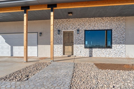 Newly Built 3-Bedroom Home on 2.5 Acres in Moriarty, NM - image 4