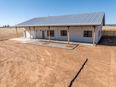 Newly Built 3-Bedroom Home on 2.5 Acres in Moriarty, NM - image 1