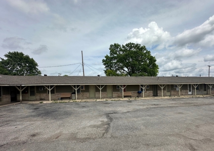 Motel/Extend Stay Rental - De Soto, Kansas - image 4