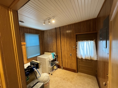 Charming Home for Sale with Highway Frontage in Meta, MO - image 8