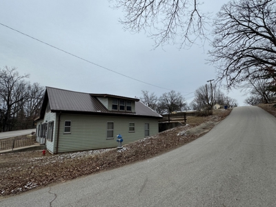 Charming Home for Sale with Highway Frontage in Meta, MO - image 2