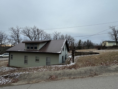 Charming Home for Sale with Highway Frontage in Meta, MO - image 3