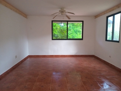 Affordable Fixer-Upper with Spectacular Mountain Views - image 12