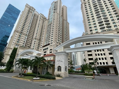 Luxury 3-Bedroom Apartment with Amenities in Punta Pacifica - image 1