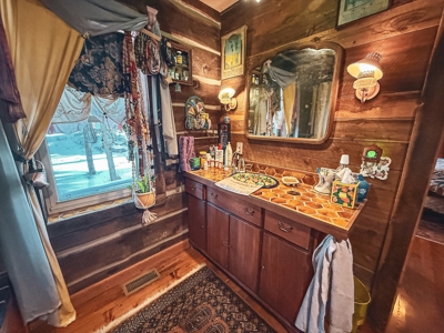 Luxury Home and Shop Small Acreage Little Rocky Mountains - image 9