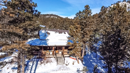 Luxury Home and Shop Small Acreage Little Rocky Mountains - image 2