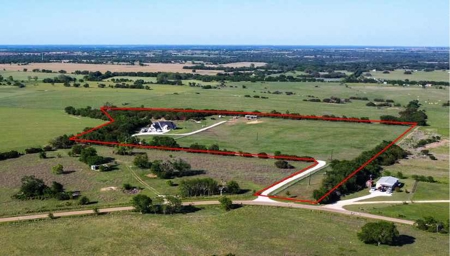 Stunning Country Estate on 19.77 Acres - image 4