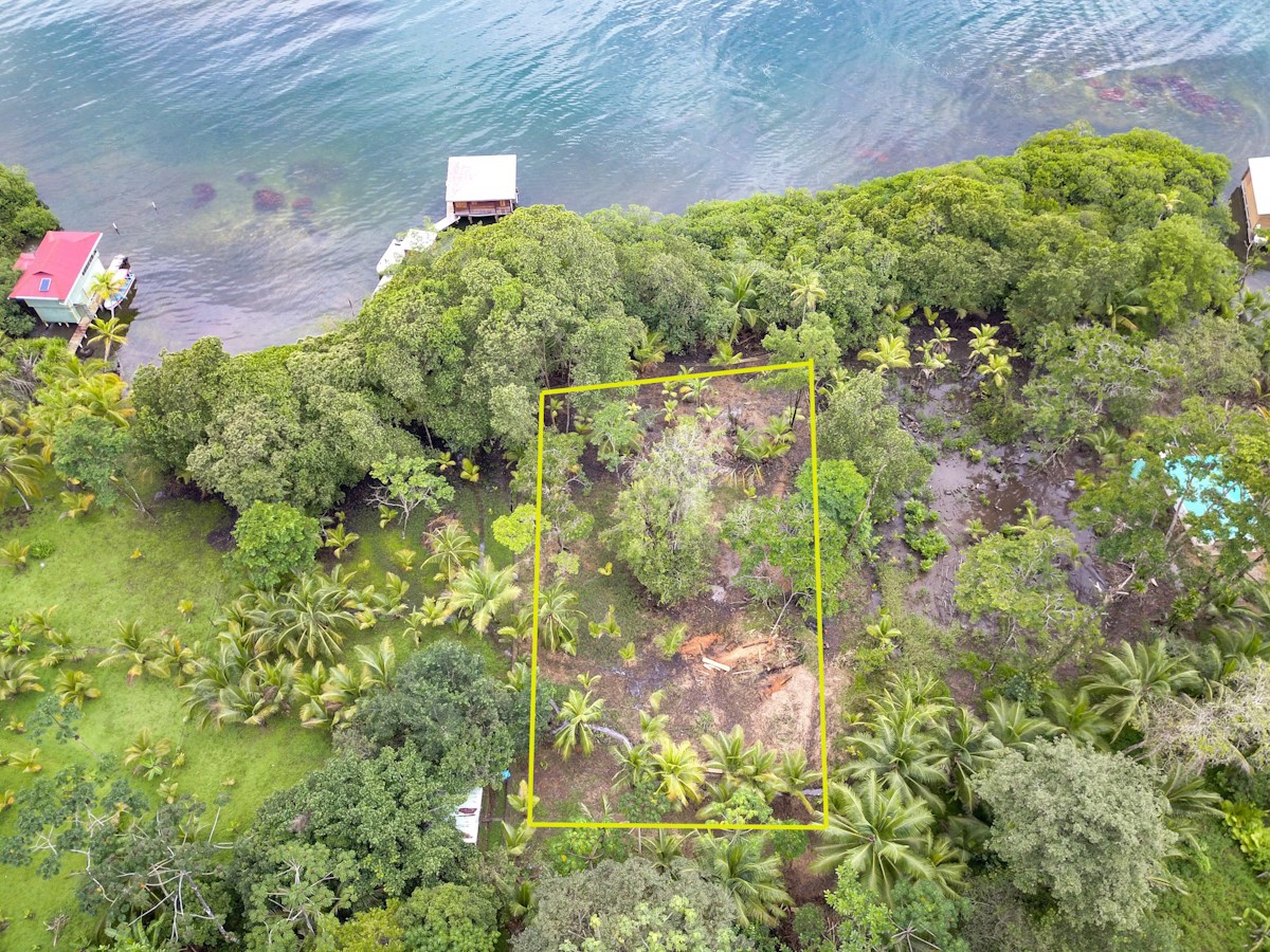 Waterfront Lot, 1,500 m² — Isla Solarte - 2
