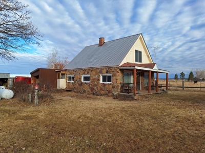 Farmhouse FOR SALE in Mancos, Colorado - image 1