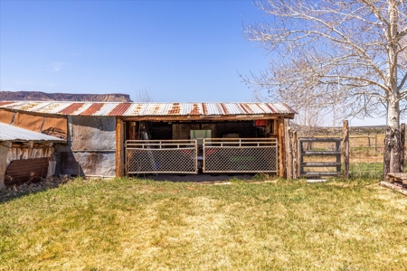 Farmhouse FOR SALE in Mancos, Colorado - image 47