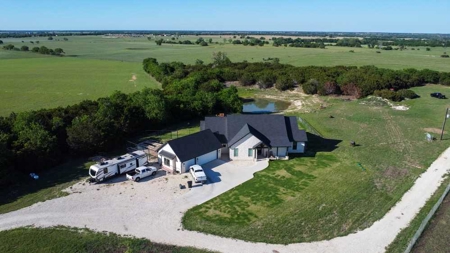 Stunning Country Estate on 70.78 Acres - image 3
