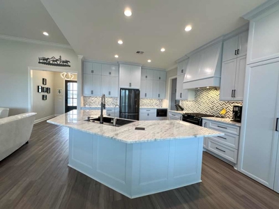 Stunning Country Estate on 70.78 Acres - image 10