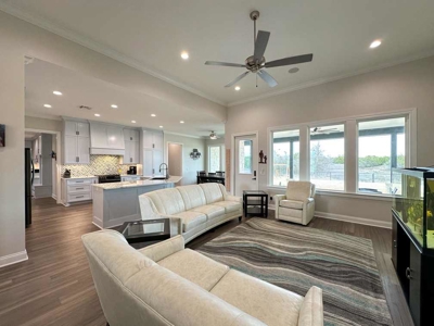 Stunning Country Estate on 70.78 Acres - image 9