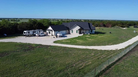 Stunning Country Estate on 70.78 Acres - image 8