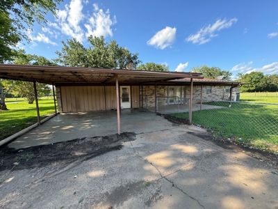 Country Home Located in Rocky Branch Texas - image 3