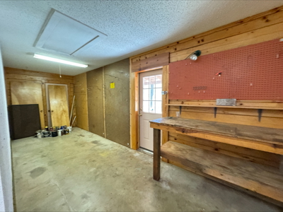 Log Home on 6.06 acres in Hughes Springs Texas - image 16