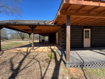 Log Home on 6.06 acres in Hughes Springs Texas - image 7