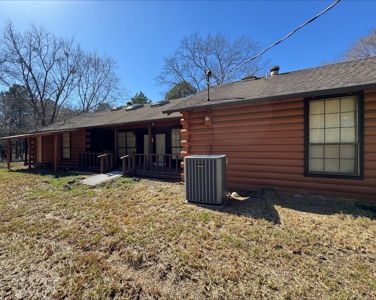 Log Home on 6.06 acres in Hughes Springs Texas - image 6